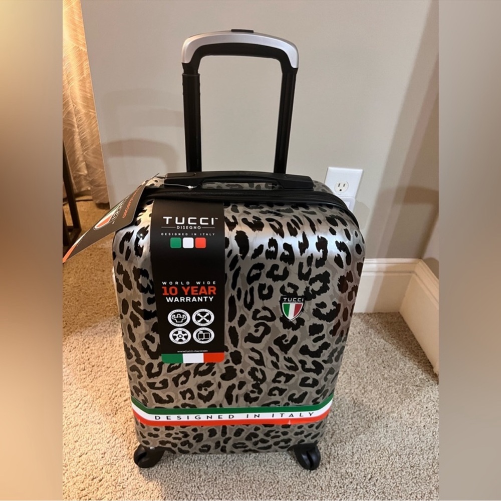 🎉LAST PIECE🎉TUCCI Italy WINTER LEOPARD 20" Spinner Carry On Travel Suitcase - Picture 2 of 9